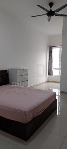 2 rooms available now (Females Muslim only) 1