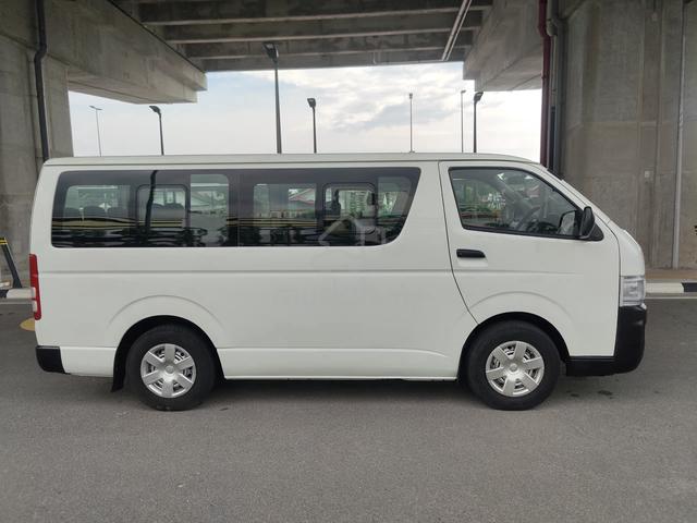 2008 Toyota Hiace 2.5 (M) Low Roof Window Van - 4