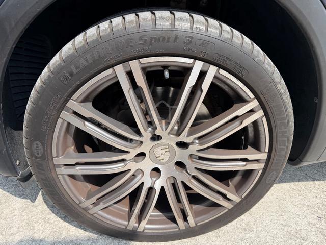 2012/2017 Porsche CAYENNE 3.0 (A) - 5