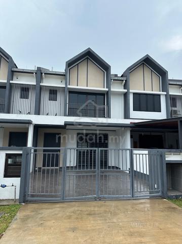 Bandar Bukit Raja Klang 2 Storey 20x75 4 Room 3 Bath Basic Nice Unit 1