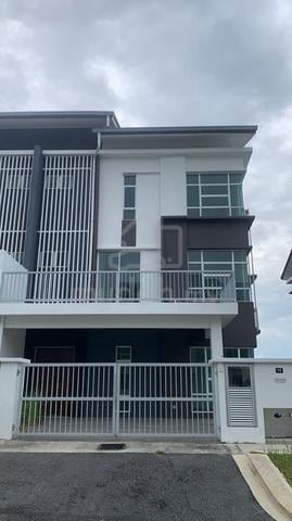3-Storey Semi-D House Bandar Mahkota Cheras For Sale 1