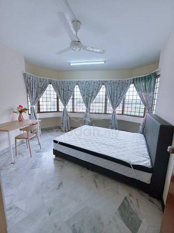 Middle Room, De Tropicana Condo, Kuchai Lama [FEMALE,Near NSK,MRT,TRX] 1