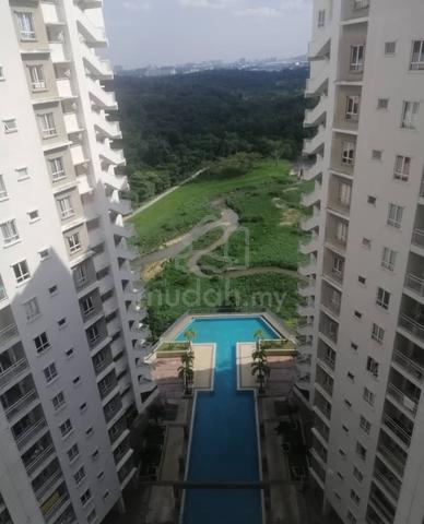Bilik Master Room + balcony, Cova Suites, 8min walk MRT Kota Damansara 1