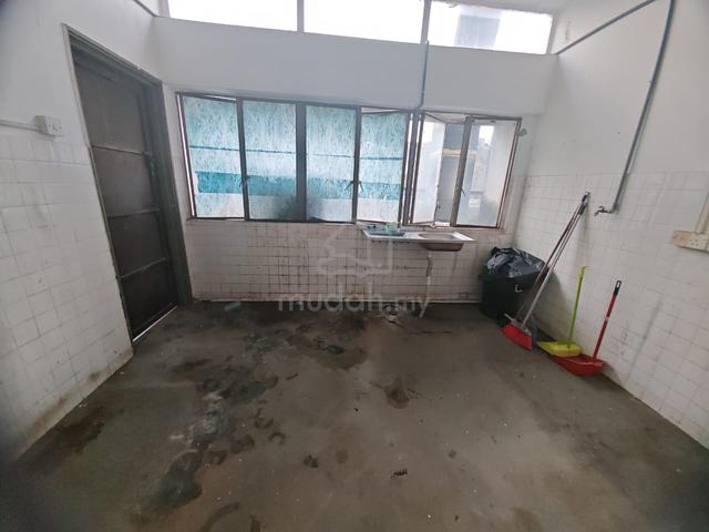 Second floor of shoplot to let immediately 1