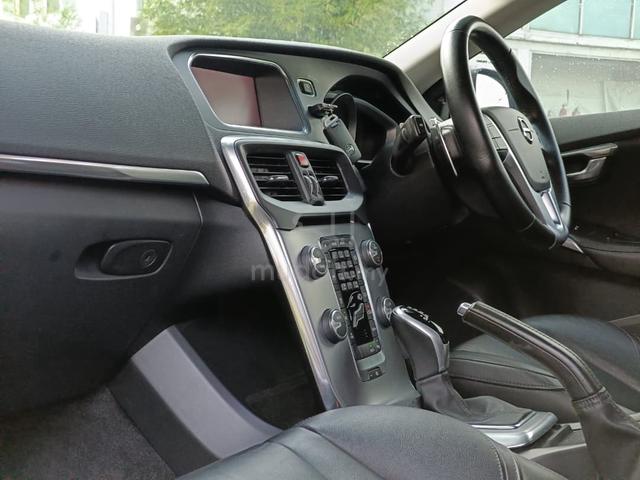 2018 Volvo V40 2.0 T4 (A) - 3