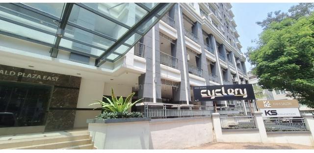 Emerald Plaza East – G13 1