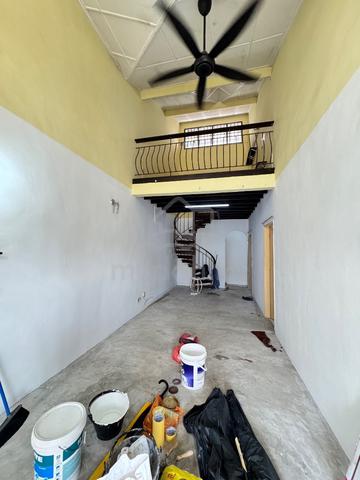 Taman Molek 1.5 Storey house Gated guarded Partial furnished 1