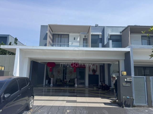 For Sale – La Promenade, Two and a Half Storey Terrace Corner House 1