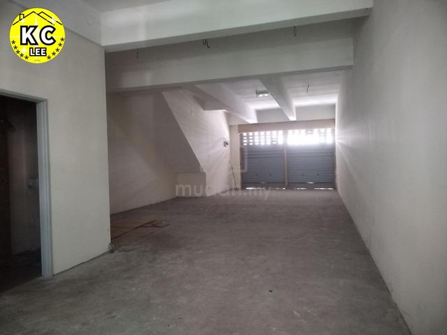 Facing Main Road Ground Floor &1st Floor For Rent @ Bandar Perda 2