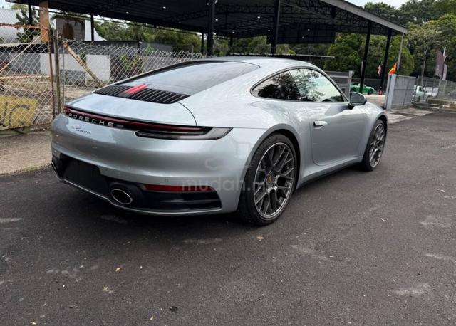 2022 Porsche 911 Carrera - 3