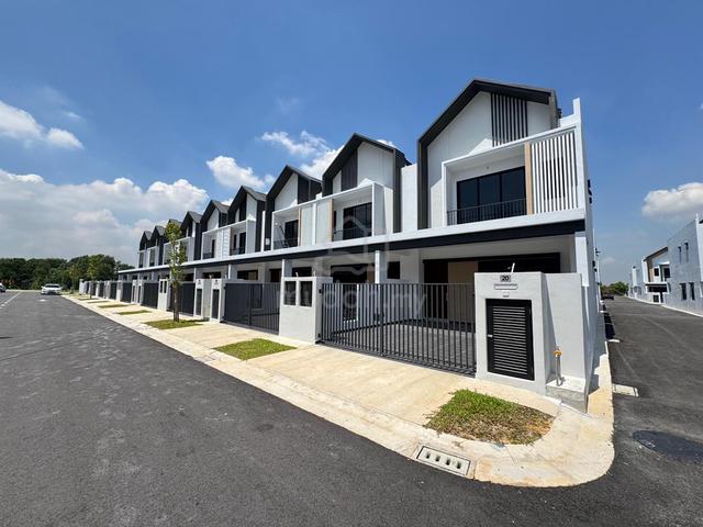 Dato Onn BAE Double storey / brand new / 4 bedroom 1