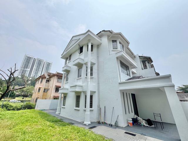 Corner Lot New Refurbished 2-Storeys Townhouse Seksyen 7 Shah Alam 1