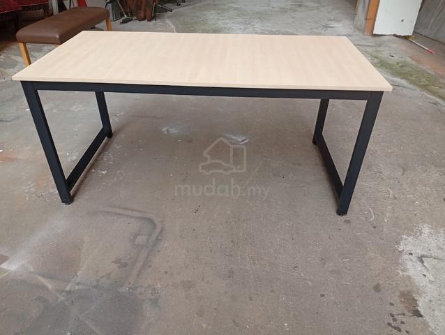 Office Table - photo 2 of 3