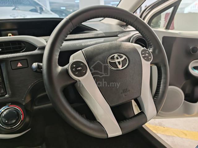 2014ToyotaPriusC Hybrid 1.5(A)B/ListBolehLoanKedai - 5