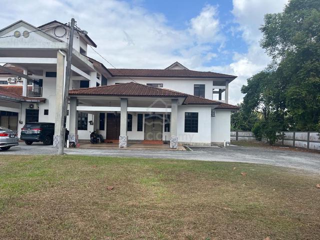 Kubang Batang rumah dua tingkat berdekatan Masjid Ar-Rahman dan SKKB 1