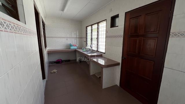 Gunung Rapat 2.5 Storey House for SALE 1
