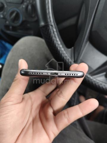 Iphone 8 - photo 2 of 6