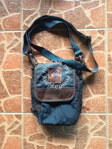 columbia sling bag