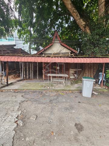 Lot tanah kedai untuk disewa di Banda Hilir 1