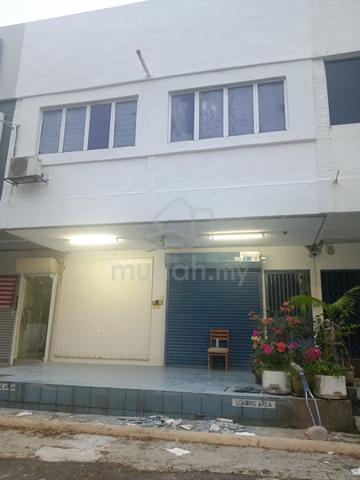 Free Parking Gated and Guarded Double Storey Shoplot SS4 PJ For Sale 1