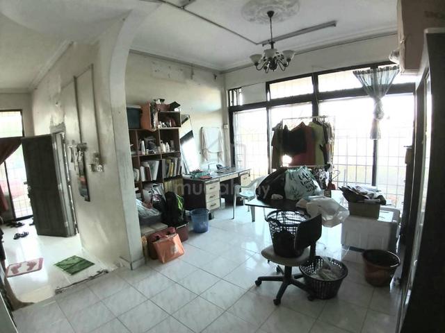 Taman Johor Jaya, Jln Rosmerah 1