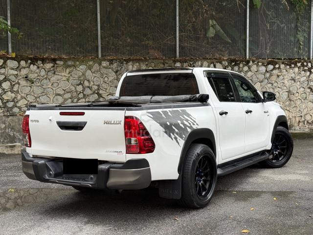 Toyota HILUX 2.8 BLACK EDITION / RACING SPORTRIMS - 4