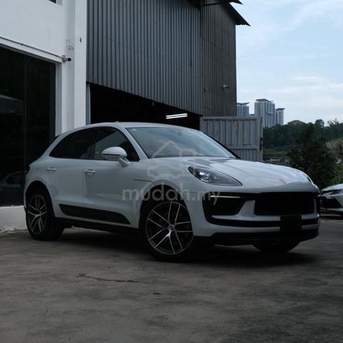 2023 Porsche Macan 2.0 (MY22) PDLS + Sport Chrono - 1