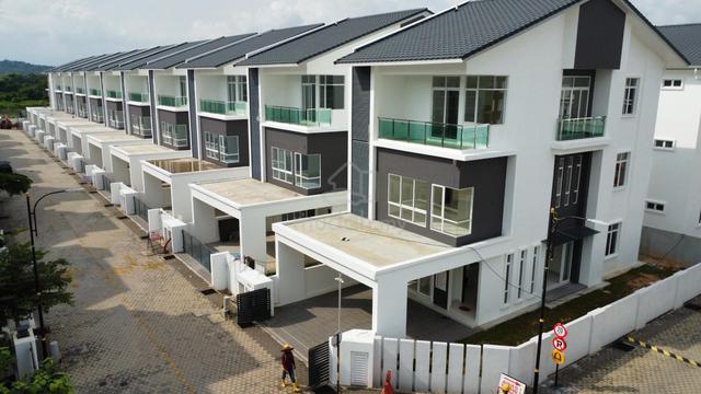 3 Storey Bungalow Taman Lembah Permai Gated 1