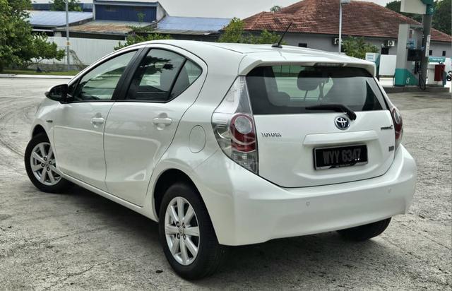 Toyota prius c 1.5 one ower year 2013 - 3
