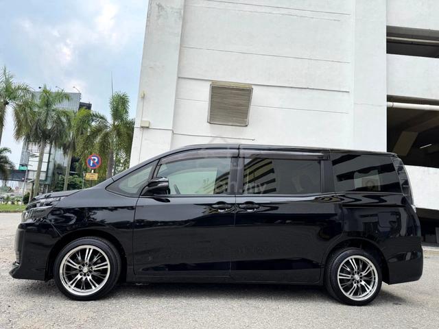 2017 Toyota VOXY X 2.0 MPV 7ST R.CAM RIMS KLES 1PD - 2