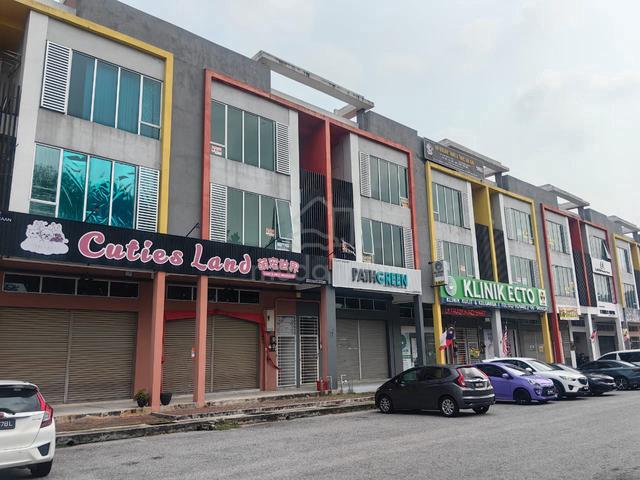 Road Frontage 3 sty shoplot Pusat Perniagaan Putra Sentosa, Bukit Baru 1