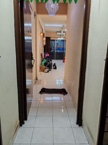 Plaza Sinar Apartment 1