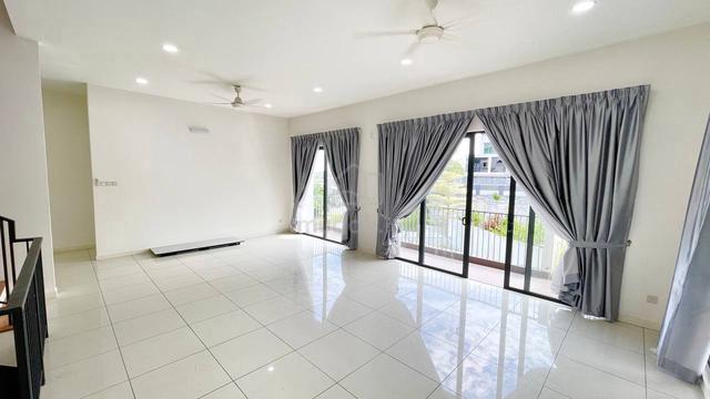 CORNER LOT | 3 Storey Semi-D | Twin Palms Sungai Long | Freehold 1