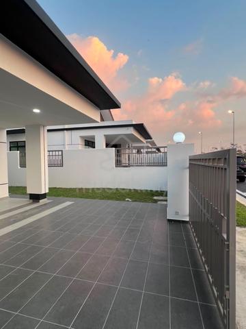Bandar putra kulai Arcela Single storey semi d house for rent 1