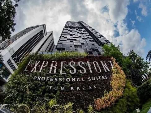 Expressionz Professional Suites 1