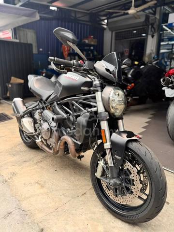 DUCATI Monster 821 - photo 4 of 10