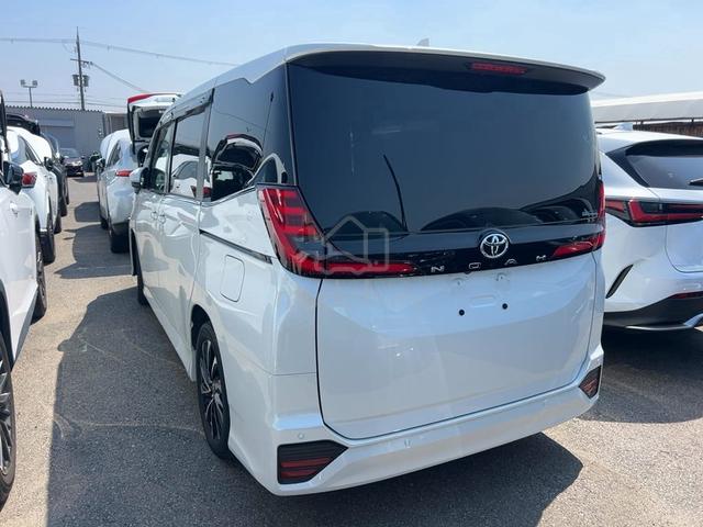 2022 Toyota NOAH 2.0 SZ ADVANCE DRIVE POWER BOOT - 4