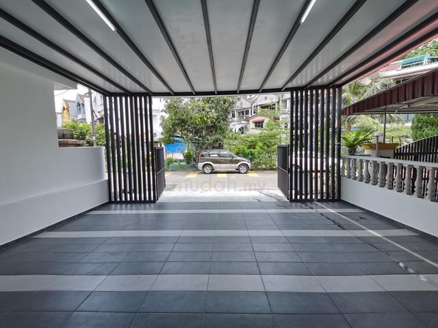 Tampoi Utama 3-Storey Shop For Sale! 1