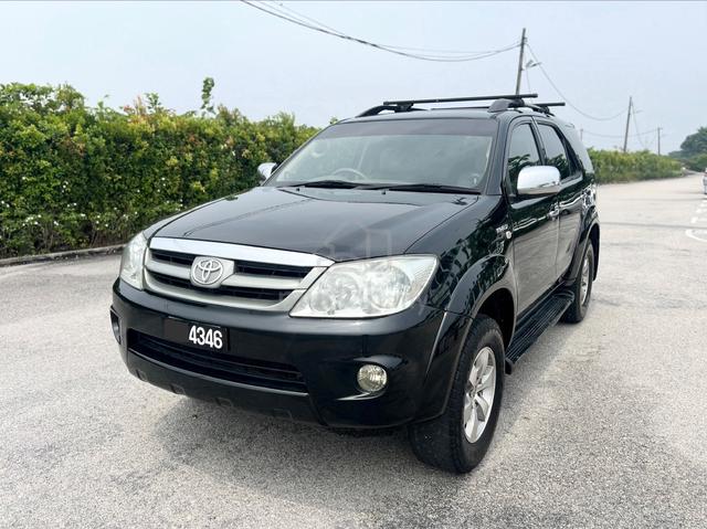 2005 Toyota Fortuner 2.7 V (P) (A) - 1