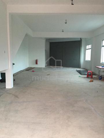 Ground Floor Corner Shop Lot Pusat Perniagaan Putra Sentosa for Rent 1