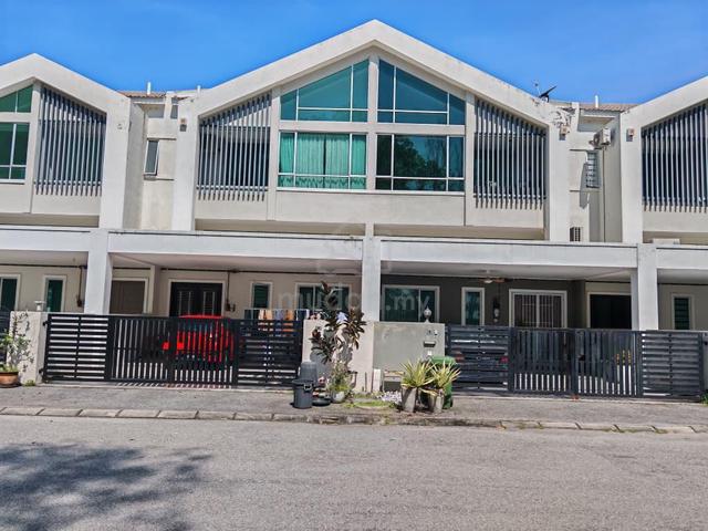 2.5 Terrace House di Pulai Height 1