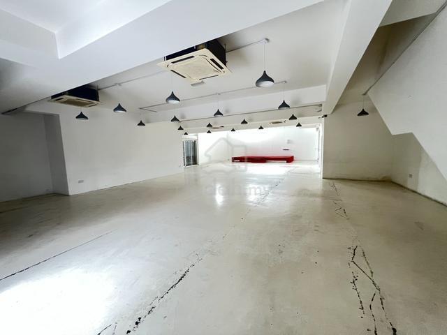 Merchant Square Sendayan Corner, 52'x90', Seremban 1