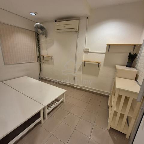 Ground Floor @ Georgetown Fully Renovated & Furnished 600sf Airconds 3