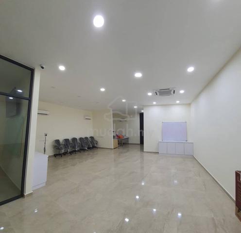 Ground floor shop to let 1