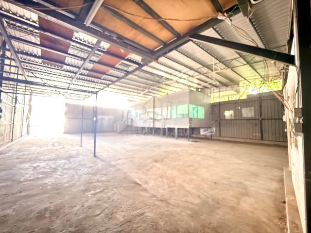 Warehouse 4500sf Farlim ideal for car repair storage,light production 1