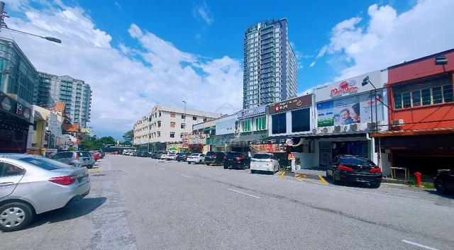 Prime Location Double Storey Shoplot @ Persiaran Greenhill, Ipoh Perak 1
