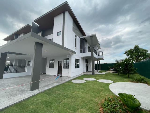 For Sale New 2 Storey Superlink House at Bangi Golf Resort 1