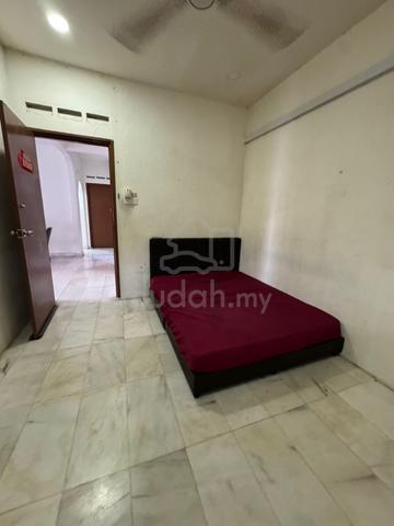 larkin room / landed house free carpark park inside house / johorbabru 1