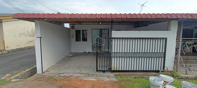 Teres Setingkat End Lot Renovated, Taman Merlimau Utara, Merlimau 1