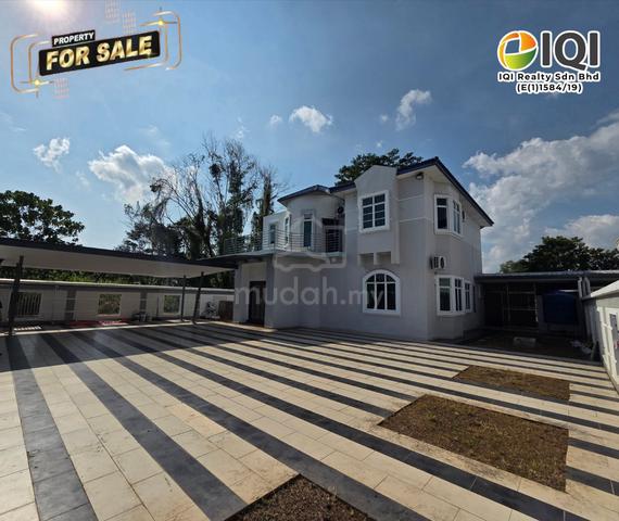 A House That Could Fit A Soccer Team! 1